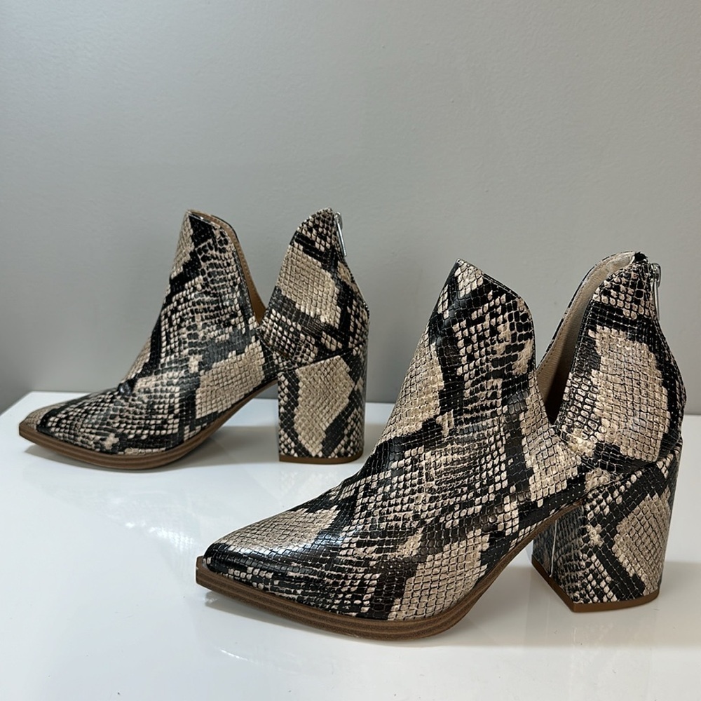 Steve Madden Cedar Snake Skin Print Ankle‎ Booties Size 8 - Picture 3 of 15
